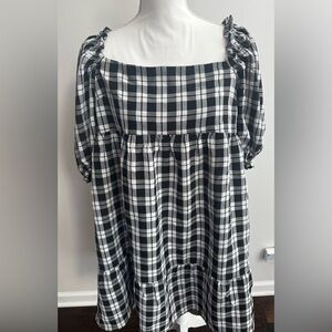 B. Smart Black and White Checkered Puff Sleeve Dress
